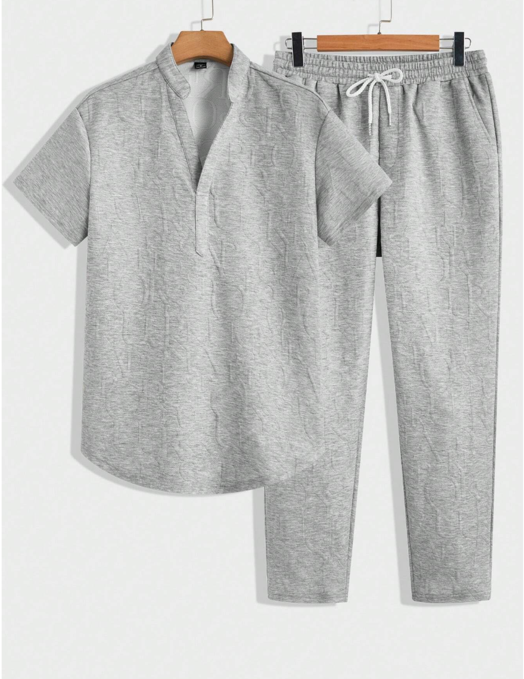 Lettered Luxe: Manfinity Homme's Casual 2-Piece Set for Effortless Style"