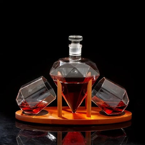 Dazzling Spirits Ensemble: Imitation Diamond Whisky Decanter Set with Glasses, Wooden Holder, and Rhombus Wine Decanter – Elevate Your Toasts with High Borosilicate Elegance, the Perfect Glassware Gift for Men's Birthdays!