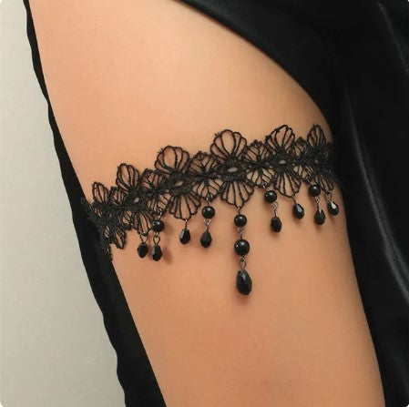 Bohemian Elegance: Black & White Lace Crystal Tassel Anklet - Elevate Your Festival Outfit with Fashionable Thigh Chain, Perfect Summer Accessory for Women!