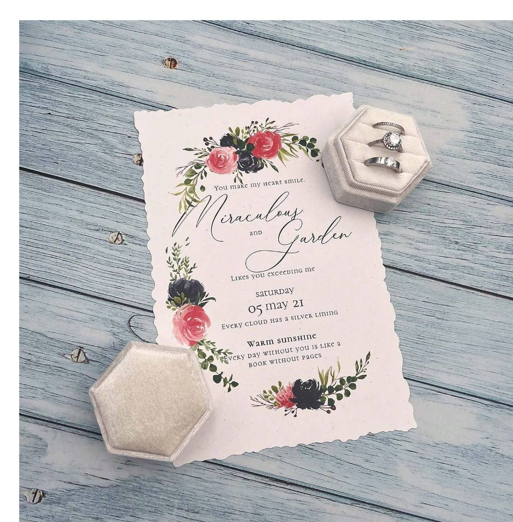 Dreamy Hexagon: Plush Ring Box Perfect for Your Special Day - Elegant Display for Proposal and Engagement Rings!