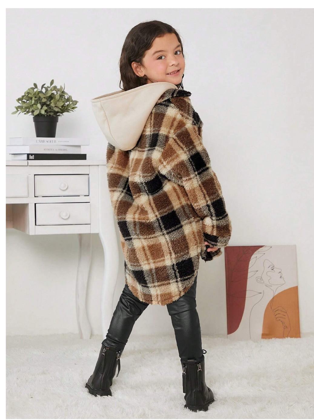 Plaid Princess: Kids Cooltwn Unveils the Irresistibly Chic Hooded Teddy Coat for Tween Girls – Snuggle up in Style!