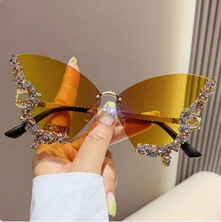 Bedazzle in Style: Luxury Diamond Butterfly Sunglasses - Rimless Rhinestone Shades, a Trendy Punk Eyewear Choice for Women and Men!